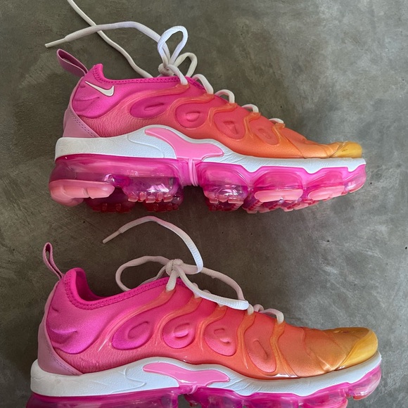 Nike Air Vapormax Plus - 8 Womans - Picture 4 of 16
